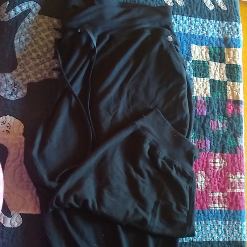 Size 26/28 jogger capris